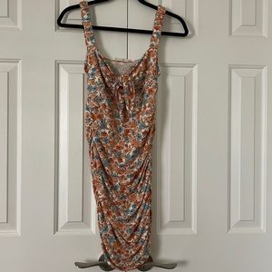 Fitted and stretchy maternity dress